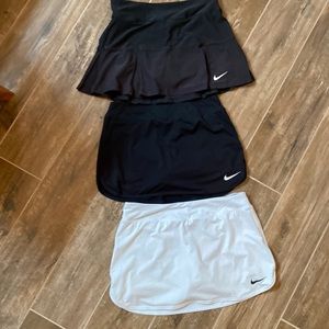 Nike 2small black 1 white med tennis 🎾 skirts group